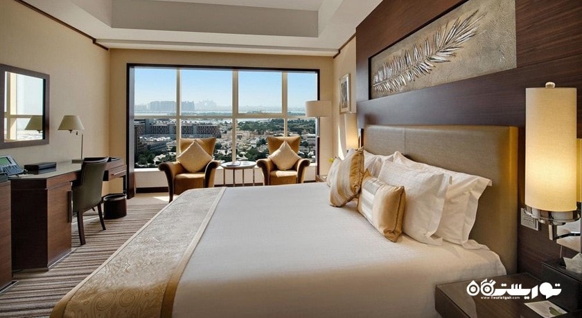 نمای تخت بزرگ اتاق کلاب