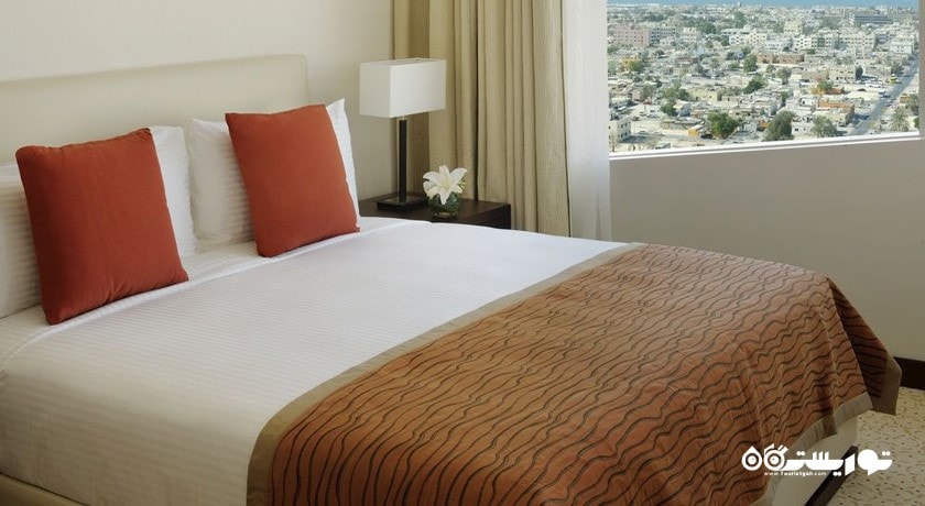 تخت بزرگ آپارتمان یک خوابه