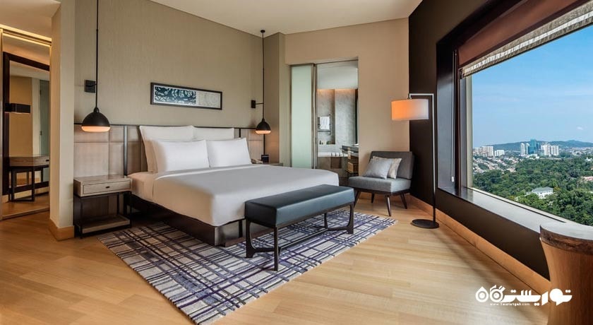 نمای تخت بزرگ سوئیت اگزکیوتیو