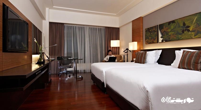 تخت بزرگ اتاق دلوکس کلاب