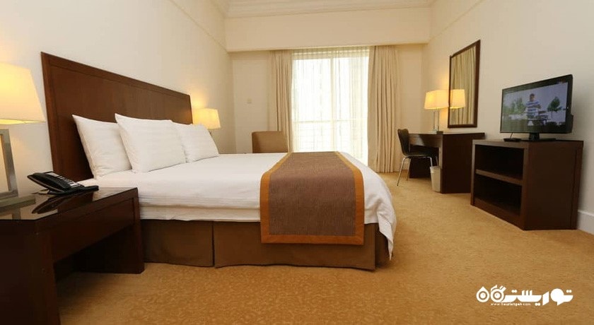 تخت بزرگ آپارتمان پرمیر یک خوابه