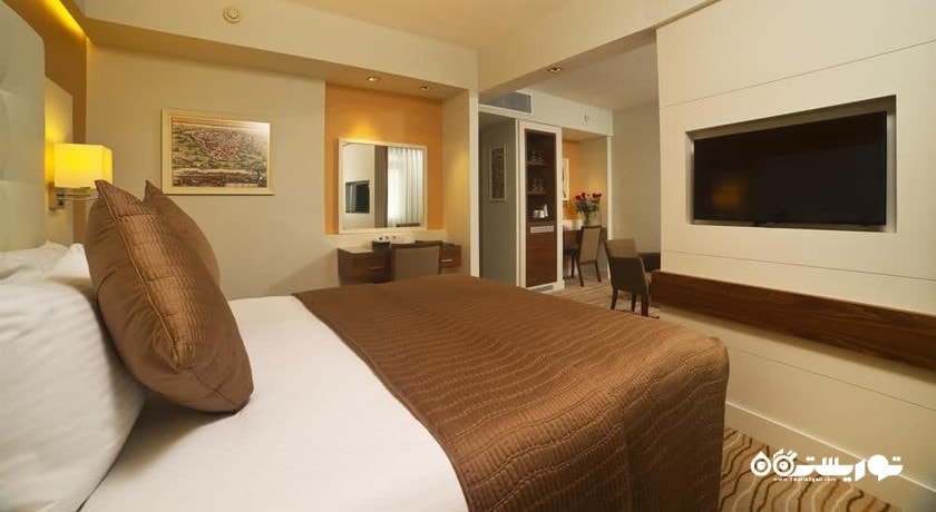 نمای تخت بزرگ اتاق فمیلی