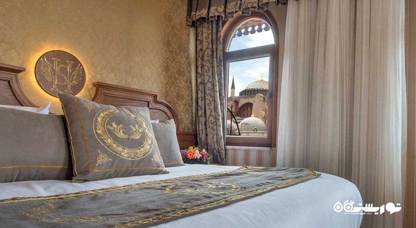 تخت بزرگ سوئیت با چشم انداز دریا