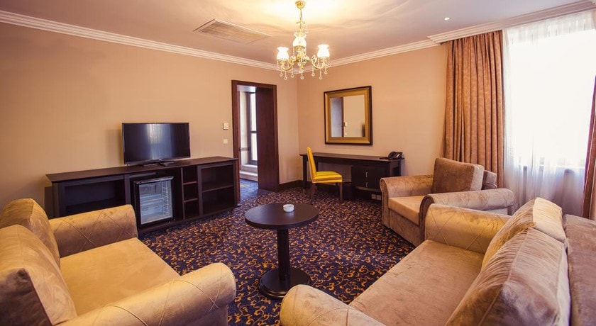 محوطه نشیمن سوئیت تراس