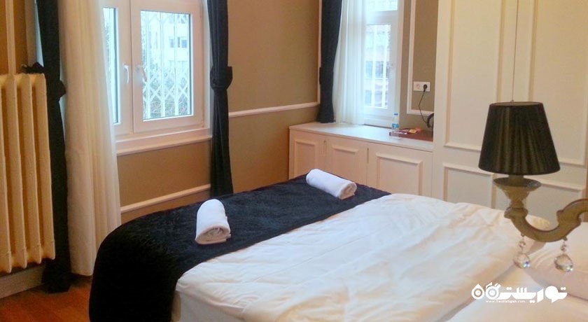 نمای تخت بزرگ اتاق فمیلی