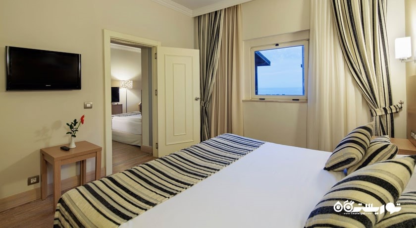 نمای تخت بزرگ اتاق فمیلی