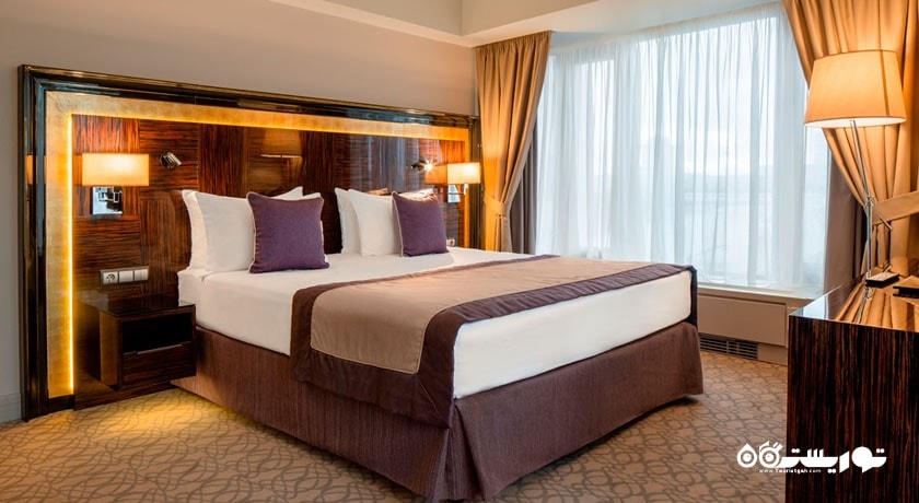 نمای تخت بزرگ سوئیت هتل