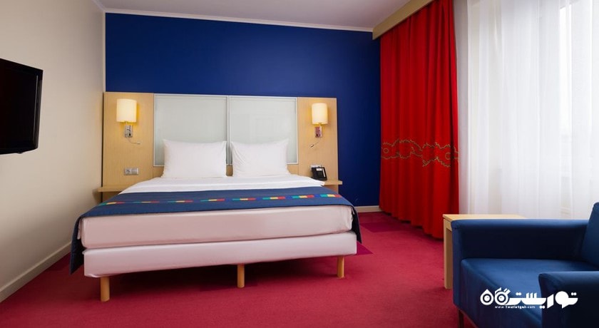 نمای تخت بزرگ سوئیت هتل