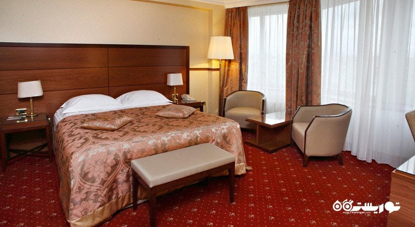 نمای تخت بزرگ سوئیت دوخوابه