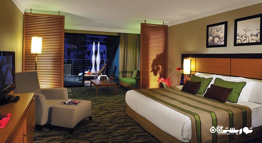 نمای تخت بزرگ اتاق تراس فمیلی