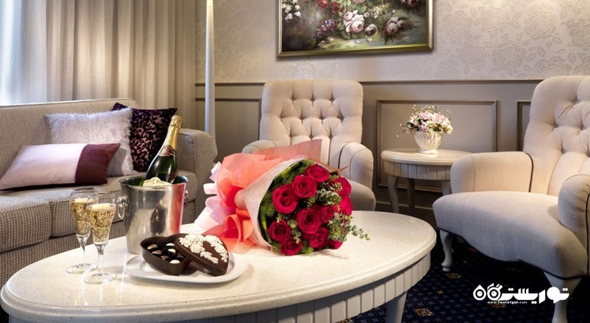 محوطه نشیمن سوئیت هانی مون