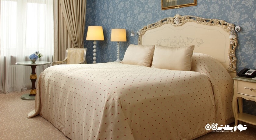 نمای تخت بزرگ اتاق اگزکیوتیو