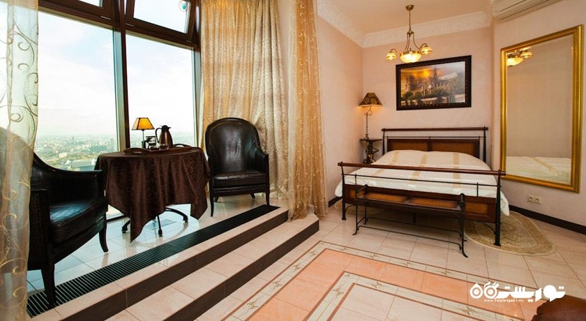 نمای تخت بزرگ سوئیت اگزکیوتیو