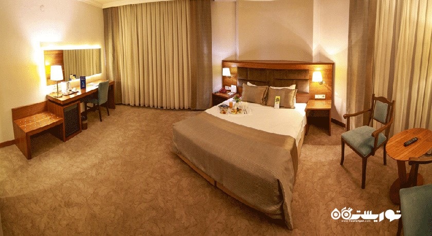 نمای تخت بزرگ سوئیت هتل