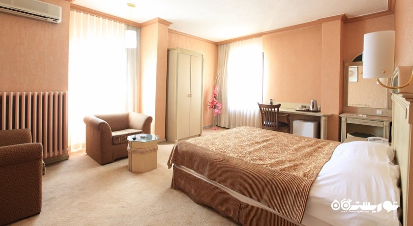نمای تخت بزرگ اتاق دلوکس