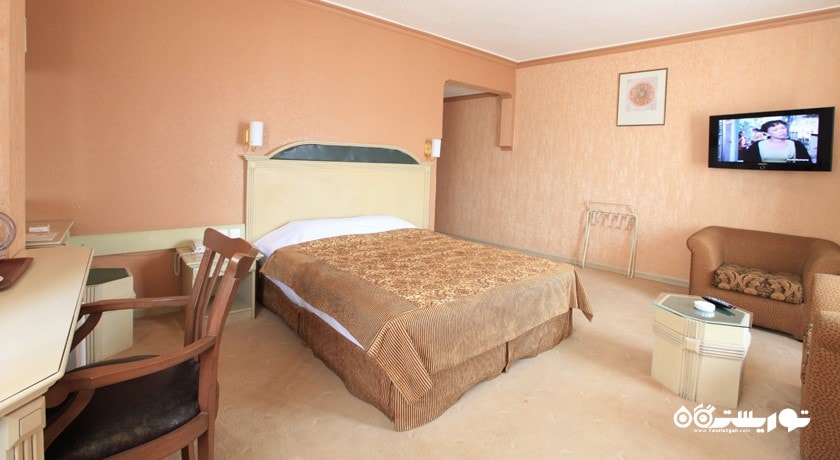 نمای تخت بزرگ اتاق دلوکس