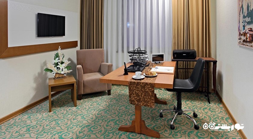 محوطه مخصوص کار در اتاق بیزینس