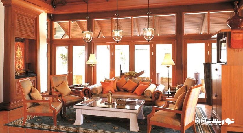 محوطه نشیمن ویلا رویال