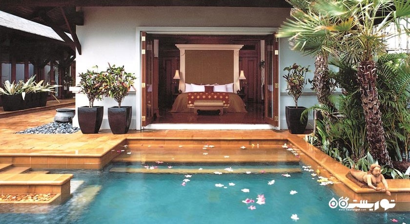 نمای تخت بزرگ ویلا رویال