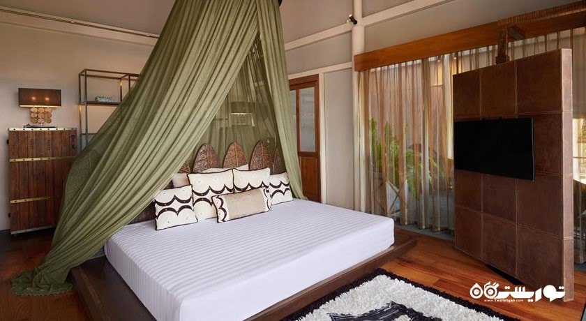 نمای تخت بزرگ تنت پول ویلا