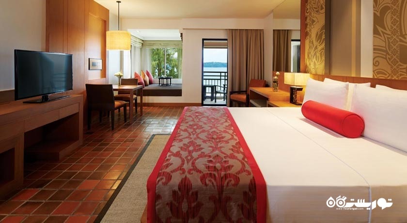 نمای تخت بزرگ اتاق کلاب