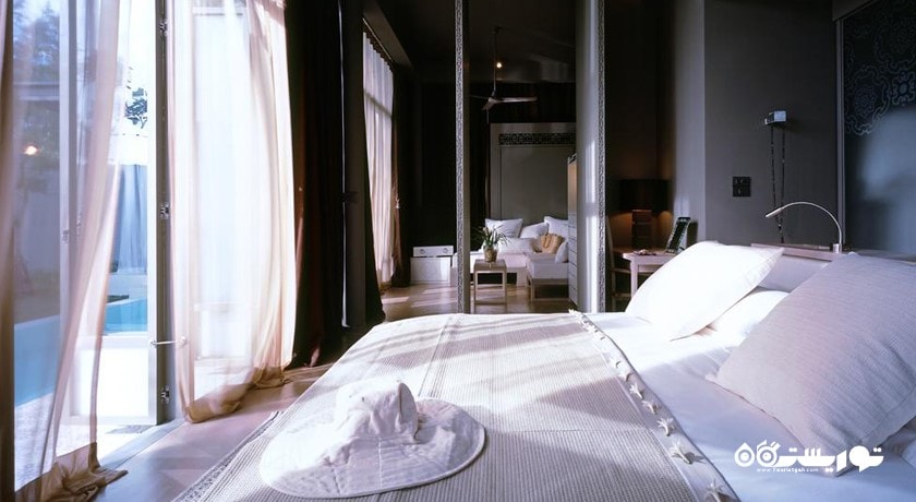 نمای تخت بزرگ ویلا یک خوابه