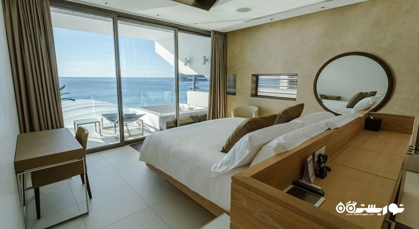 نمای تخت بزرگ ویلا چهار خوابه