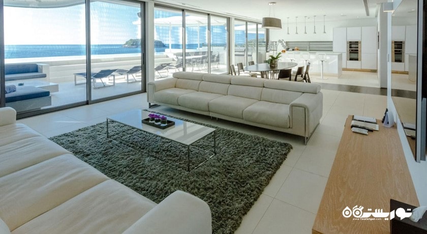 محوطه نشیمن ویلا چهار خوابه