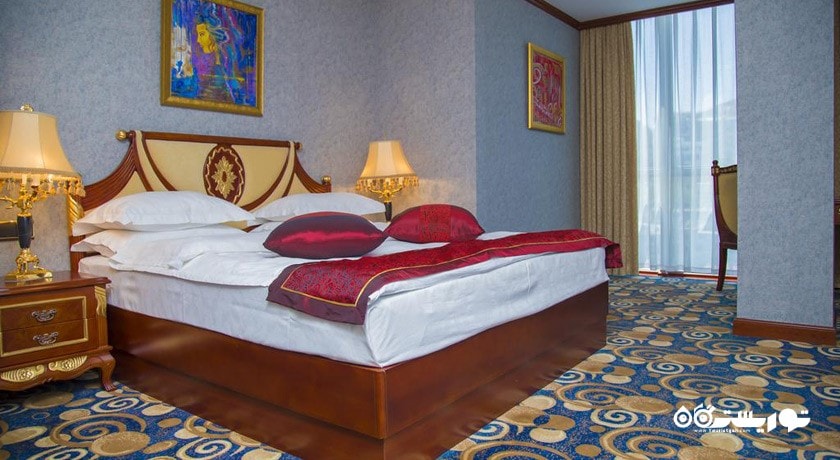 نمای تخت بزرگ اتاق دلوکس