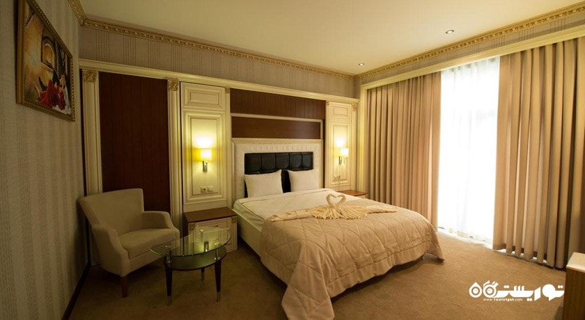 نمای تخت بزرگ اتاق دلوکس