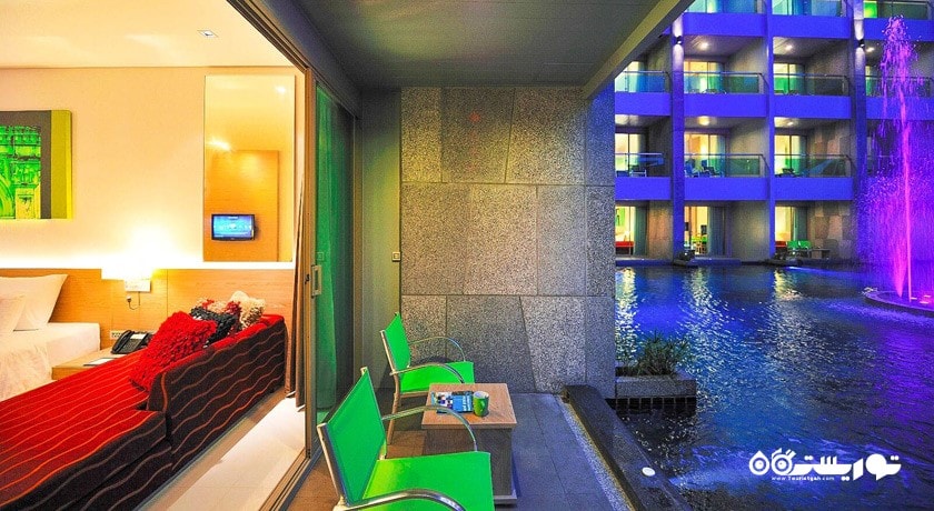 تراس اتاق با دسترسی به استخر