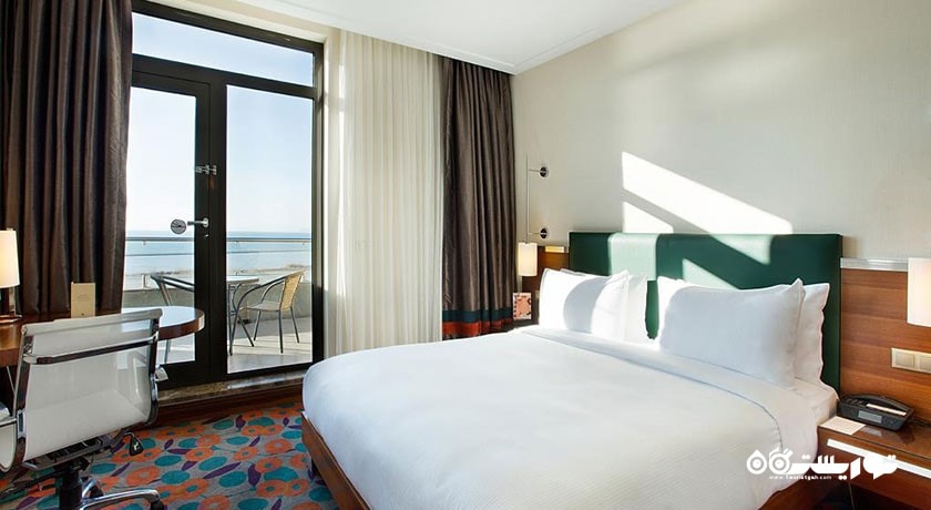 تخت بزرگ اتاق کوئین دلوکس