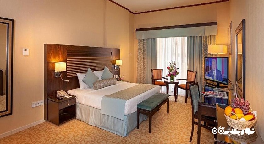 تخت بزرگ آپارتمان یک خوابه