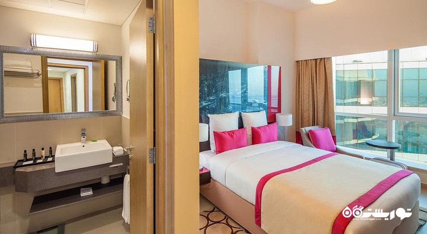 نمای تخت بزرگ آپارتمان چهار خوابه