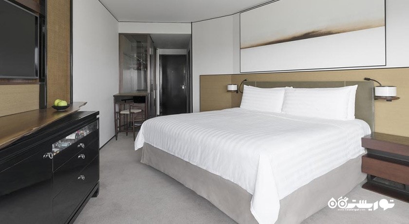 تخت بزرگ اتاق دلوکس تاور وینگ