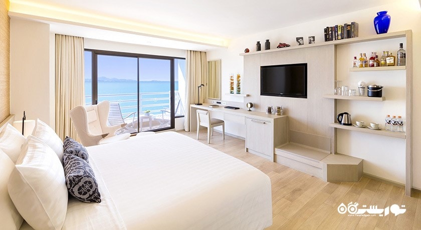 تخت بزرگ اتاق اگزکیوتیو کلاب