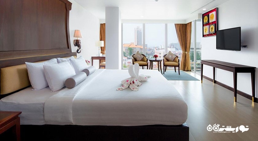 نمای تخت بزرگ سوئیت هتل