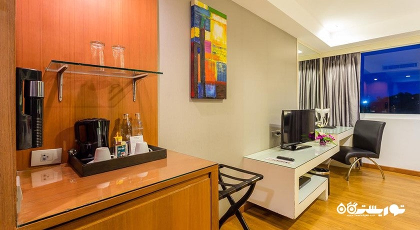 نمای میز تحریر اتاق سوپریور