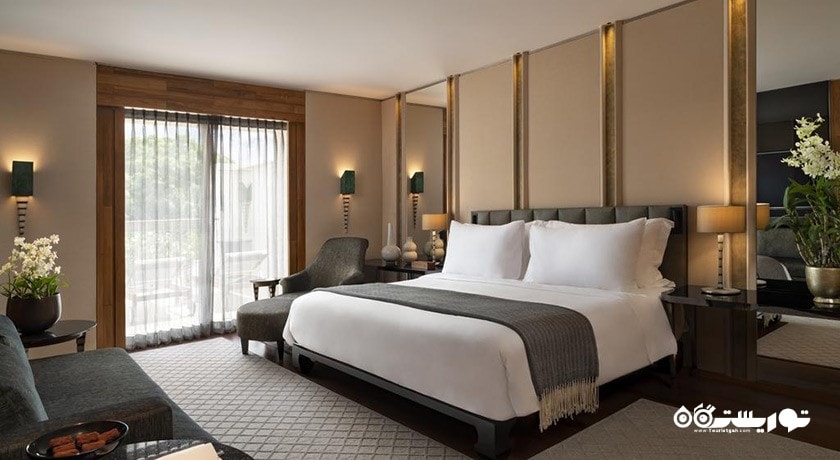 نمای تخت بزرگ اتاق کلاب