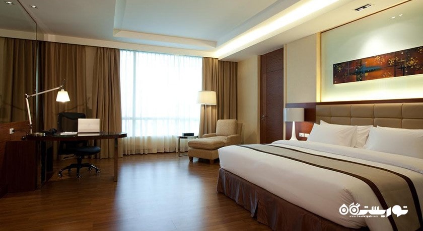 نمای تخت بزرگ اتاق گرند دلوکس