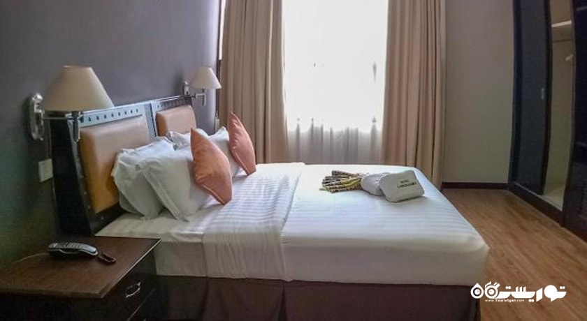 نمای تخت بزرگ سوئیت هتل