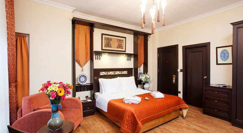 نمای تخت بزرگ اتاق پرمیوم