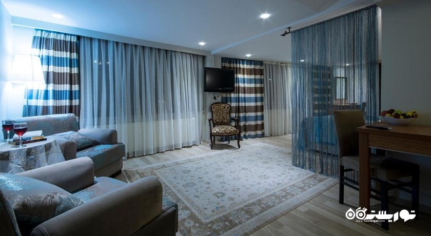 تخت بزرگ آپارتمان دوخوابه