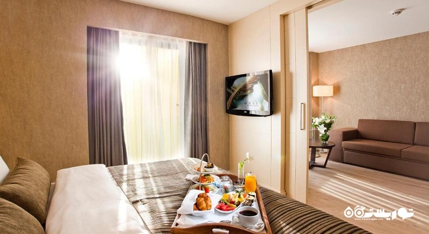 نمای تخت بزرگ سوئیت جونیور