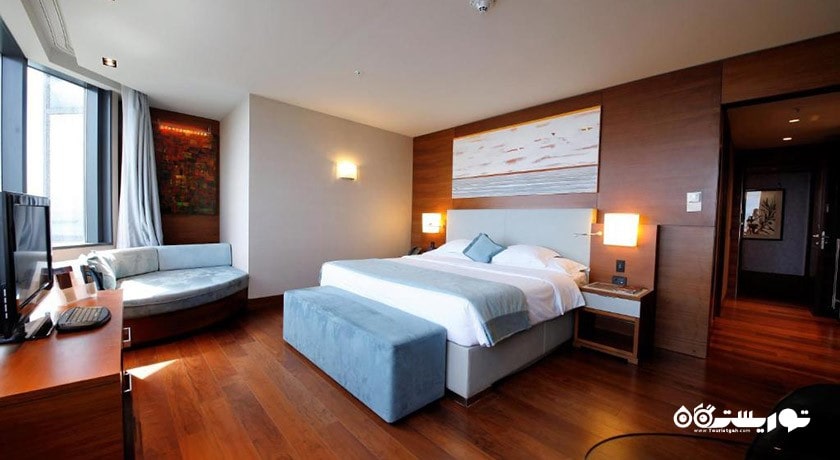 نمای تخت بزرگ اتاق کلاب