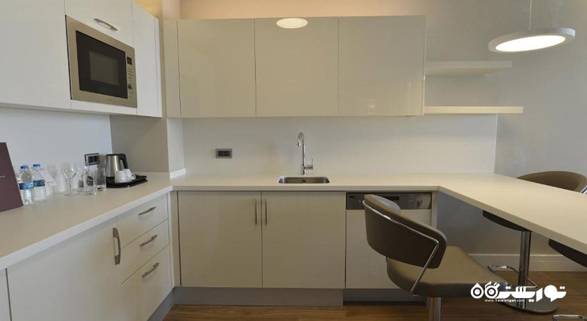نمای آشپزخانه اتاق رزیدنس