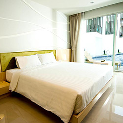 اتاق با دسترسی به استخر