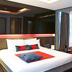 اتاق با دسترسی به استخر