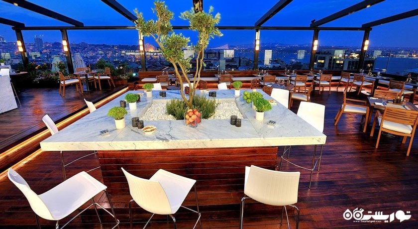 محوطه فضای باز رستوارن و بار کلود سون	