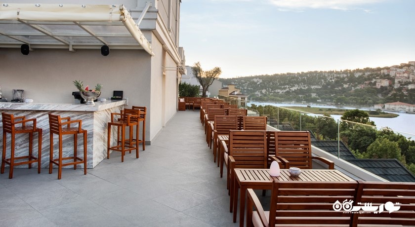 محوطه فضای باز بار جین